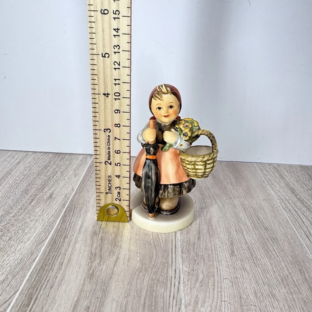 Goebel Hummel Girl Figurine Umbrella Basket On Holiday Vintage 4in‎ Germany